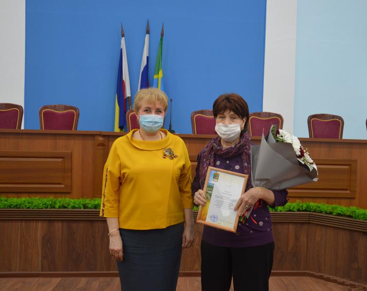 К юбилейным датам тренеры спортивных школ награждены почетными грамотами главы Администрации района 