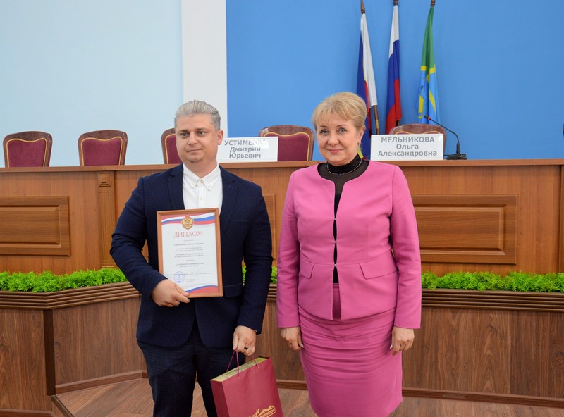 Ольга Мельникова вручила награды победителям конкурса  «Лучший предприниматель Белокалитвинского района»