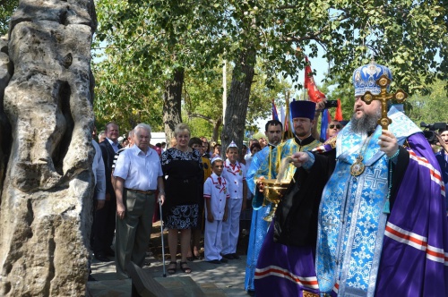 В станице Краснодонецкая, состоялось торжественное мероприятие посвященное  открытию  памятного знака в честь 225-летия с начала промышленного освоения угольных месторождений Ростовской области