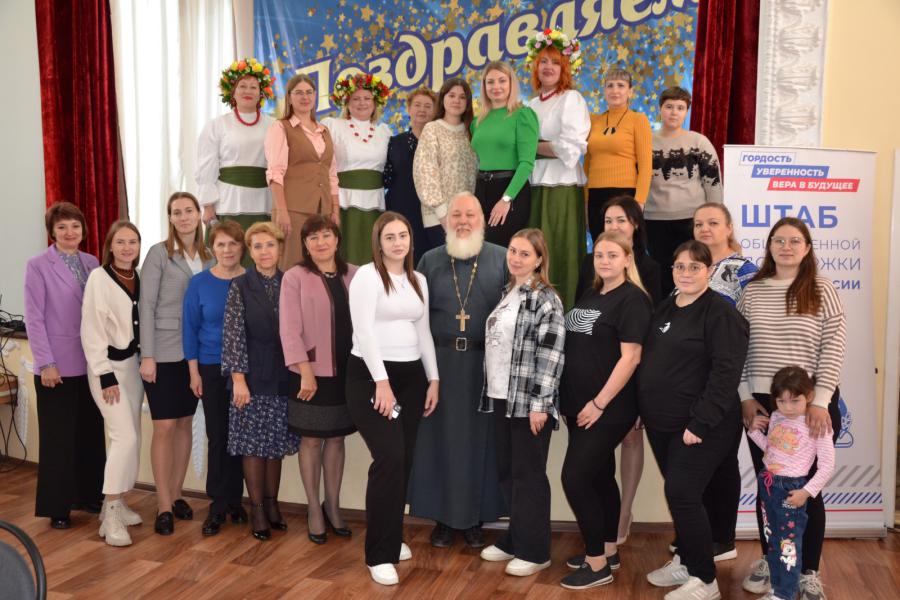 День беременных – это прекрасный повод выразить свою любовь и благодарность всем женщинам, которые готовятся стать мамами, и всем семьям, которые ждут пополнения