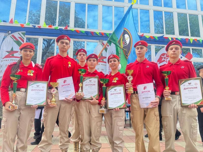 В Неклиновском районе завершилась вторая юнармейская смена военно-спортивного слета «Военный городок»