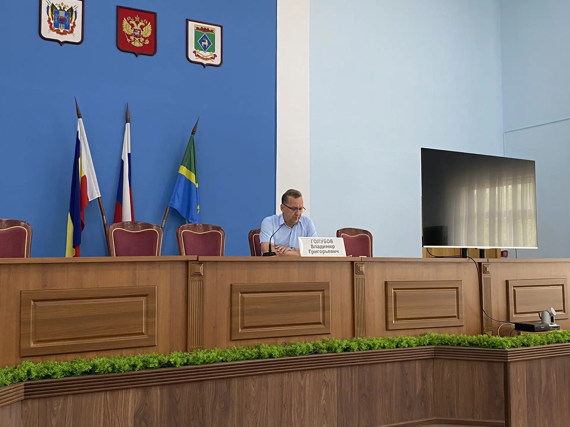 Под руководством первого заместителя главы Администрации района Владимира Голубова состоялось совещание по подготовке объектов теплоснабжения, социальной сферы и жилищного фонда к отопительному периоду 2026-2027 годов